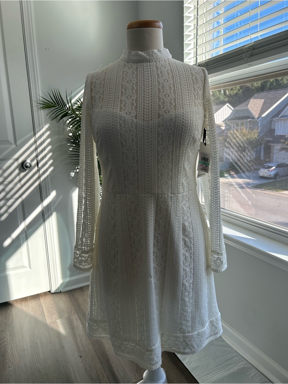 Kensie Ivory Floral Lace Long Sleeve Dress – Size 8 – New With Tags